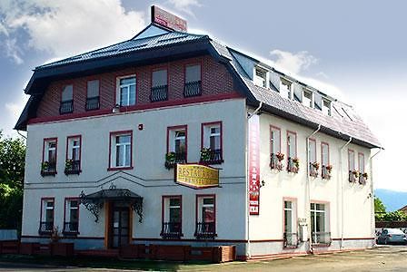 Pensiunea Byblos Piatra Neamţ Екстериор снимка